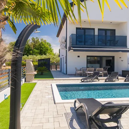 Ferienhaus Jaris Villa *